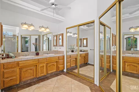Bath - 1649 Rodriguez Rd, Bakersfield, CA 93314 photo 1 of 3