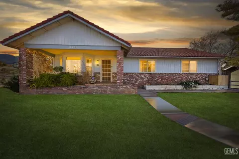 8430 Southlake Dr, Lake Isabella, CA 93240