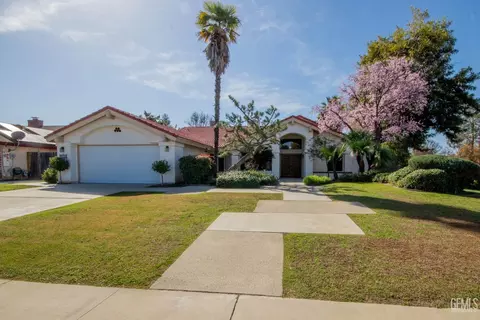 9721 Mesa Oak Dr, Bakersfield, CA 93311