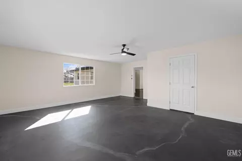 Living - 9303 E Wilson Rd, Bakersfield, CA 93307 photo 4 of 5
