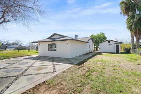 Exterior - 9303 E Wilson Rd, Bakersfield, CA 93307 photo 2 of 6