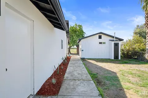 Exterior - 9303 E Wilson Rd, Bakersfield, CA 93307 photo 4 of 6