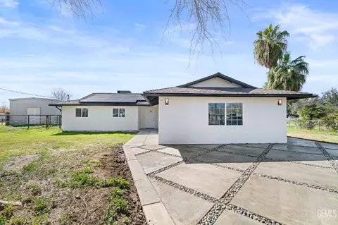 Exterior - 9303 E Wilson Rd, Bakersfield, CA 93307 photo 1 of 6