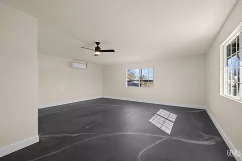 Living - 9303 E Wilson Rd, Bakersfield, CA 93307 photo 3 of 5