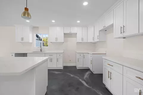 Kitchen - 9303 E Wilson Rd, Bakersfield, CA 93307 photo 3 of 4