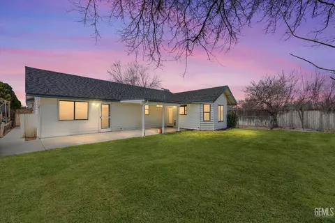 1150 Magnolia Ct, Tehachapi, CA 93561 photo 2
