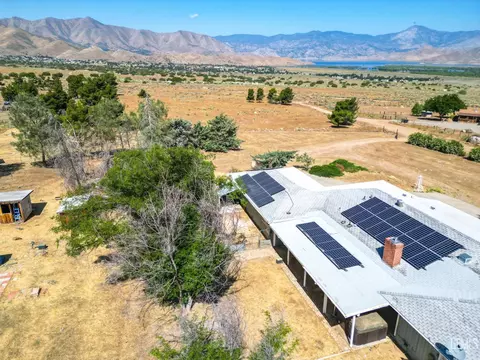 10100 Windmill Ln, Weldon, CA 93283 photo 2