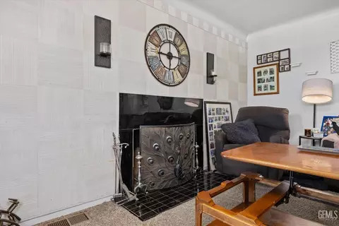 Living - 713 Philippine St, Taft, CA 93268 photo 4 of 4