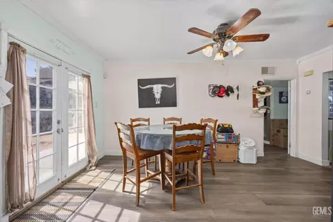 Dining - 713 Philippine St, Taft, CA 93268 photo 2 of 2
