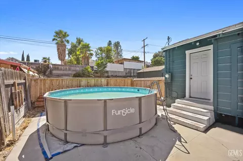 Exterior - 713 Philippine St, Taft, CA 93268 photo 2 of 7