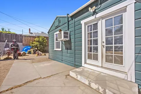 Exterior - 713 Philippine St, Taft, CA 93268 photo 4 of 7