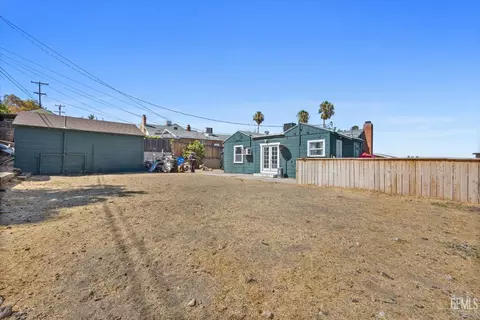 Exterior - 713 Philippine St, Taft, CA 93268 photo 6 of 7