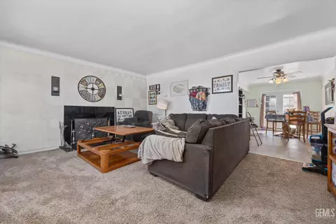 Living - 713 Philippine St, Taft, CA 93268 photo 1 of 4