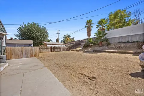 Exterior - 713 Philippine St, Taft, CA 93268 photo 3 of 7