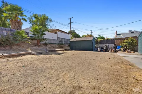 Exterior - 713 Philippine St, Taft, CA 93268 photo 7 of 7