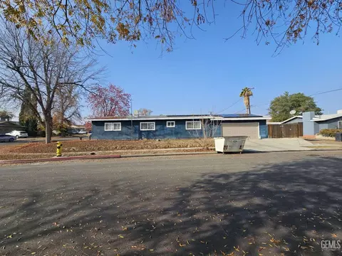 210 E Calvin St, Taft, CA 93268 photo 3