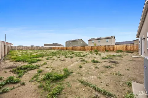 Exterior - 6603 Wind Wolfs Ln, Bakersfield, CA 93313 photo 2 of 4