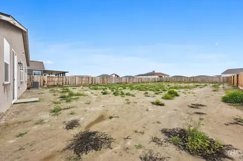 Exterior - 6603 Wind Wolfs Ln, Bakersfield, CA 93313 photo 1 of 4