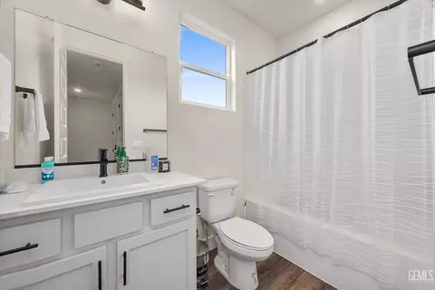 Bath - 6603 Wind Wolfs Ln, Bakersfield, CA 93313 photo 2 of 2