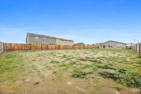 Exterior - 6603 Wind Wolfs Ln, Bakersfield, CA 93313 photo 3 of 4