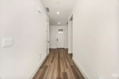 Entry Way - 6603 Wind Wolfs Ln, Bakersfield, CA 93313 photo 4 of 4