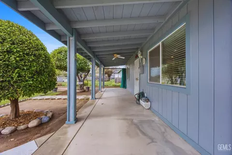 820 E Belle Ter, Bakersfield, CA 93307 photo 6