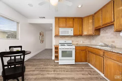 820 E Belle Ter, Bakersfield, CA 93307 photo 15