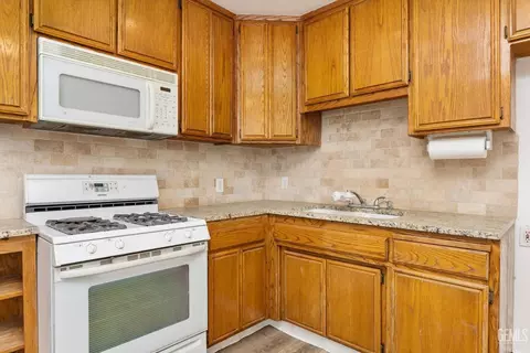 820 E Belle Ter, Bakersfield, CA 93307 photo 14