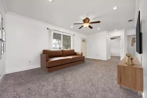 820 E Belle Ter, Bakersfield, CA 93307 photo 10