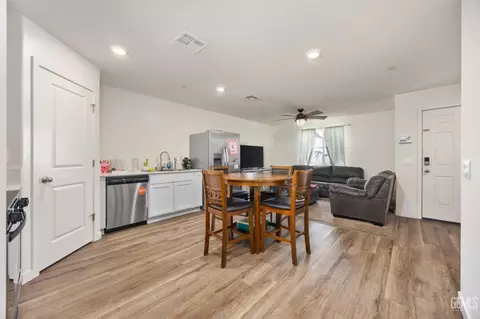 1806 Idared Ct, Bakersfield, CA 93307 photo 2