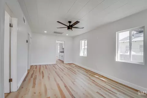 Living - 188 W 2nd St, Buttonwillow, CA 93206 photo 2 of 5