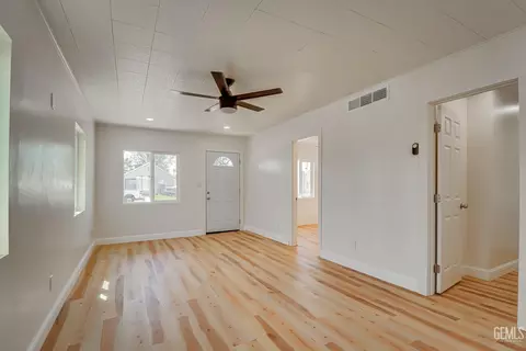 Living - 188 W 2nd St, Buttonwillow, CA 93206 photo 4 of 5