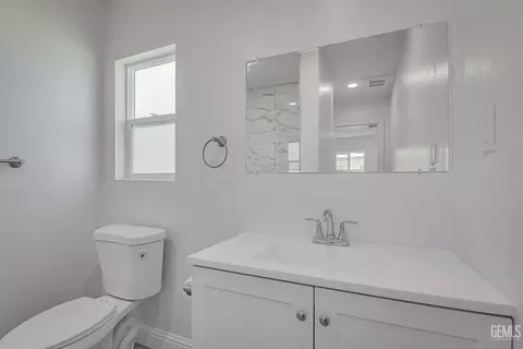 Bath - 188 W 2nd St, Buttonwillow, CA 93206 photo 1 of 2