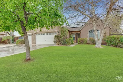 12724 Great Country Dr, Bakersfield, CA 93312