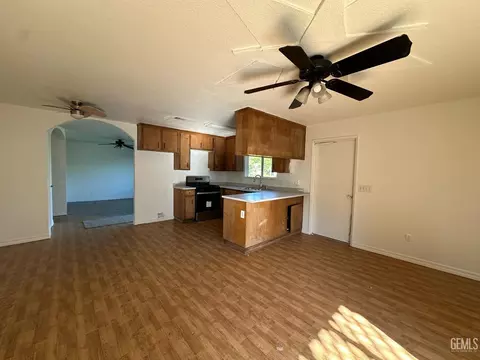 Living - 3024 Penny Ln, Modesto, CA 95354 photo 2 of 4