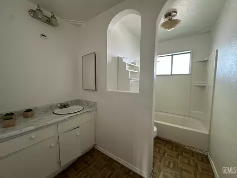 Bath - 3024 Penny Ln, Modesto, CA 95354 photo 1 of 3