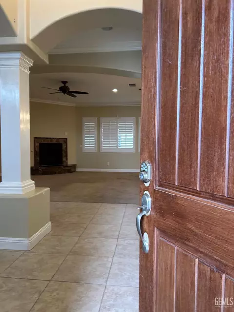Entry Way - 11013 Efada Dr, Bakersfield, CA 93312 photo 2 of 5