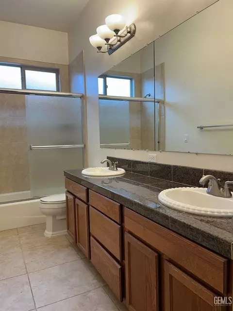 Bath - 11013 Efada Dr, Bakersfield, CA 93312 photo 6 of 6