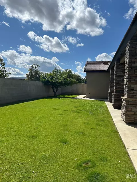 Exterior - 11013 Efada Dr, Bakersfield, CA 93312 photo 4 of 4