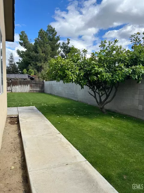 Exterior - 11013 Efada Dr, Bakersfield, CA 93312 photo 3 of 4