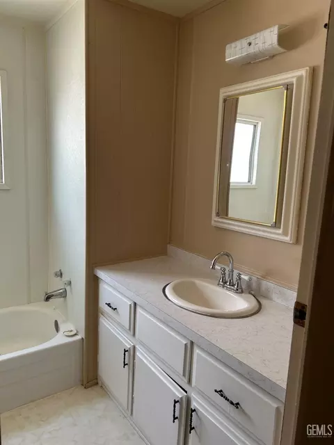 203 Buchanan St, Taft, CA 93268 photo 5