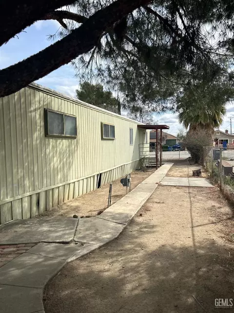 203 Buchanan St, Taft, CA 93268 photo 2