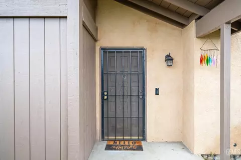 5601 Midsummer Dr #B, Bakersfield, CA 93308