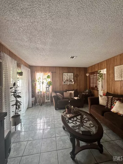 339 Rosalee Ave, Shafter, CA 93263 photo 3