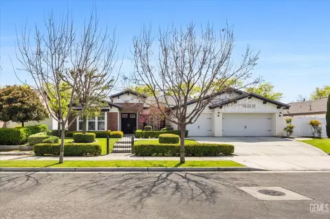 12413 Lincolnshire Dr, Bakersfield, CA 93311