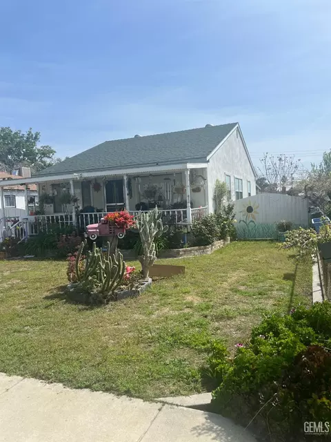 2004 Margo Ln, Bakersfield, CA 93308