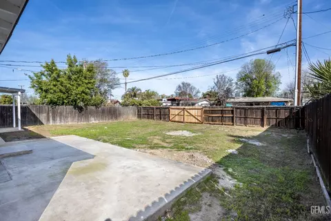 380 E Orange Ave, Shafter, CA 93263 photo 4
