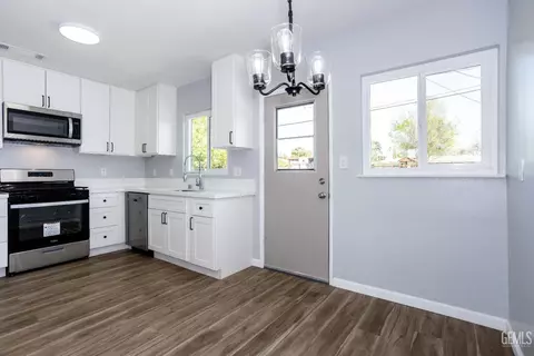 380 E Orange Ave, Shafter, CA 93263 photo 9