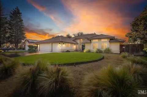 8901 Landover Ln, Bakersfield, CA 93311