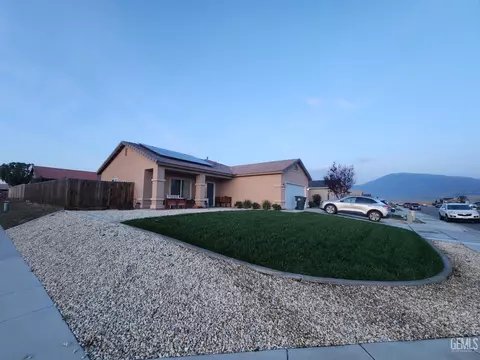 208 Bautista Ct, Arvin, CA 93203 photo 5